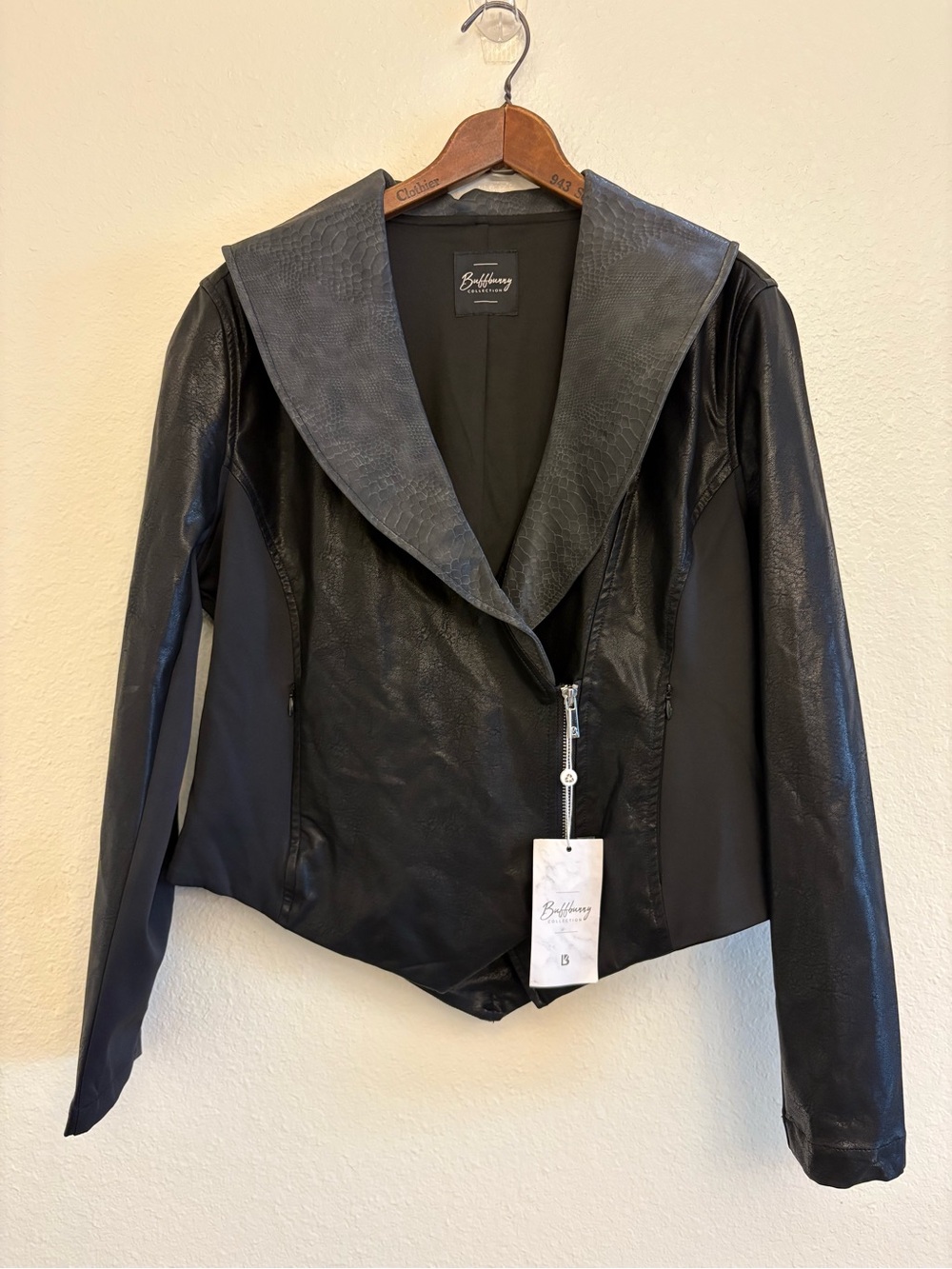Buffbunny Collection Black Faux Leather Cropped Jacket Textured Collar Size L
